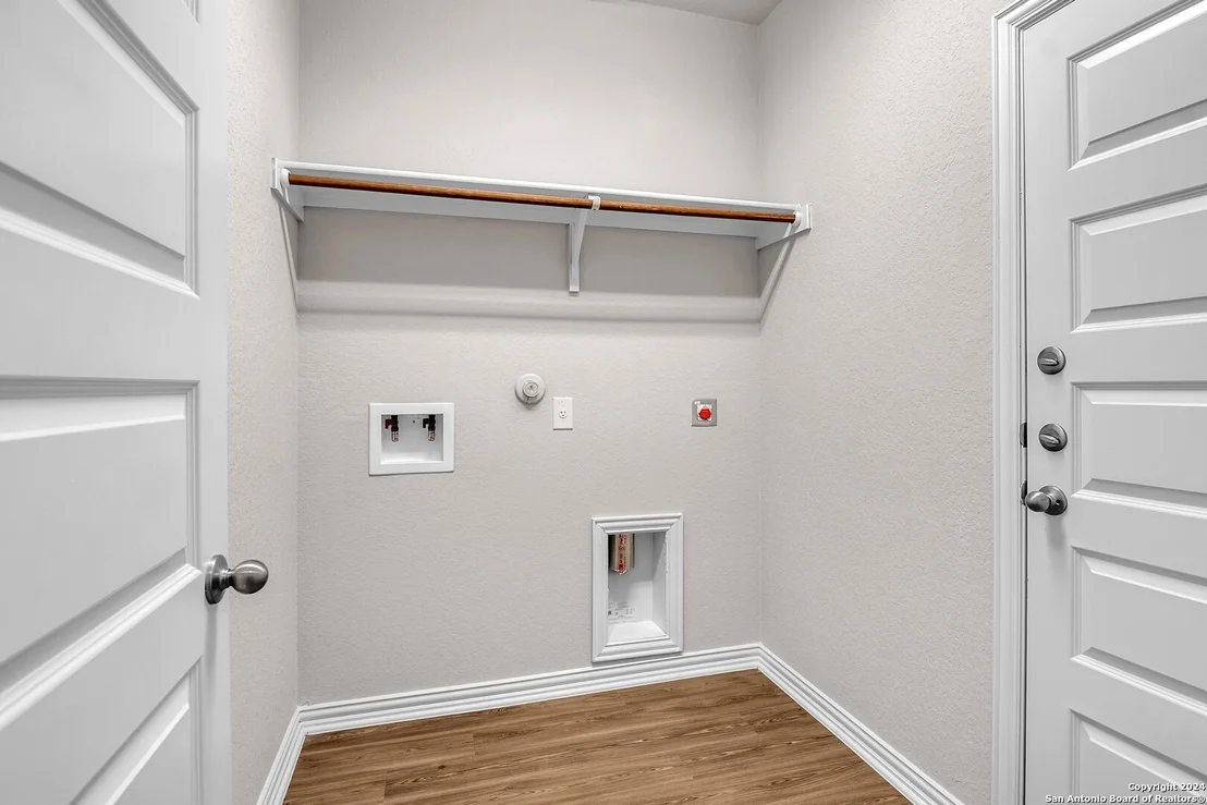 Photo of 5511 Devils Gate