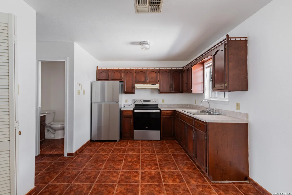 Photo of 121 Falcon Blvd
