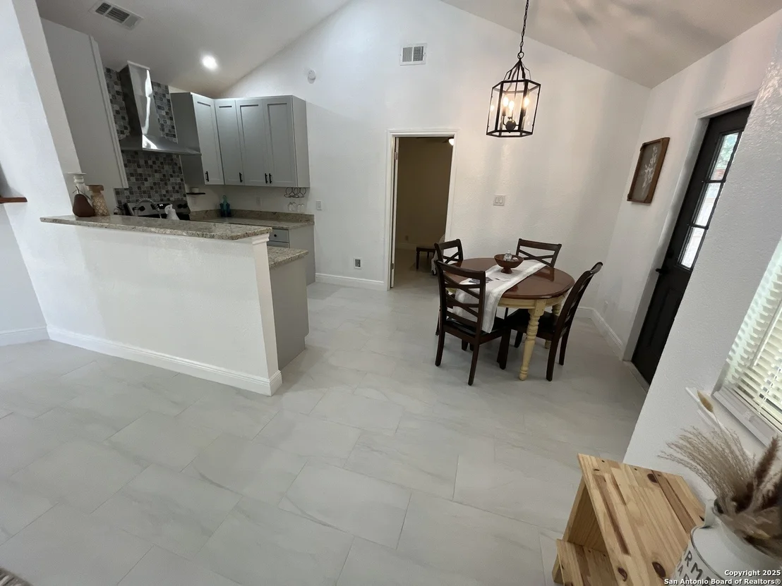 Photo of 7438 Rimhurst