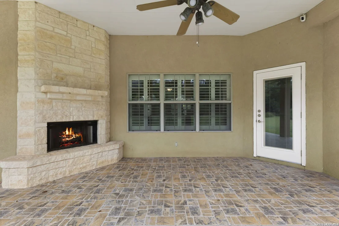 Photo of 128 Comal Oak