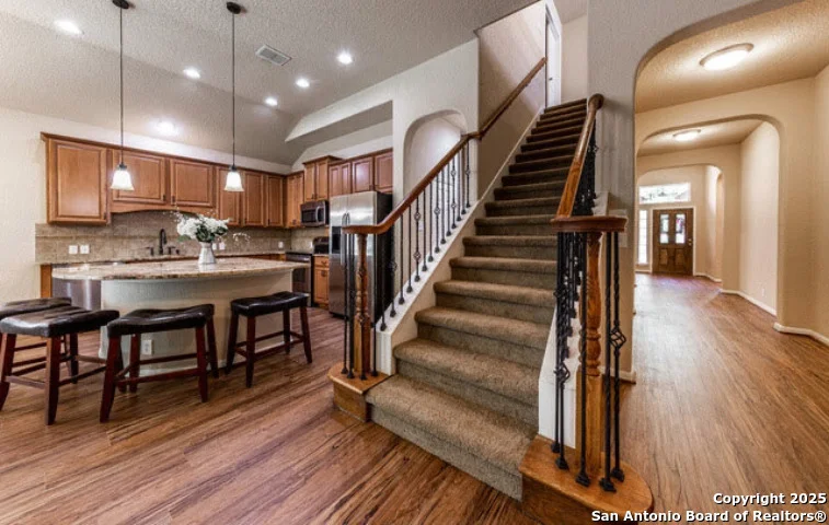 Photo of 1210 Magellan