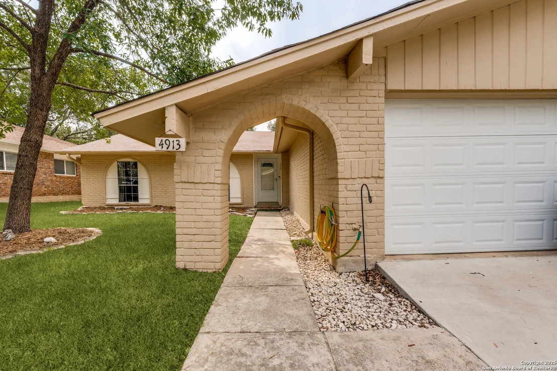 Photo of 4913 Crestwood