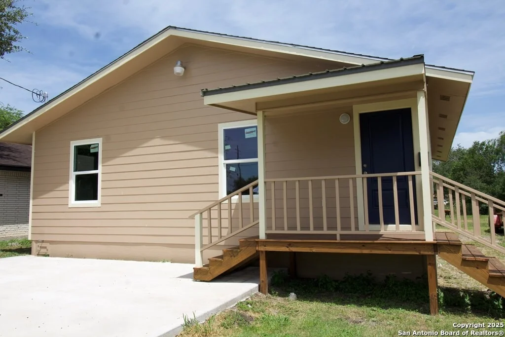 Photo of 806 W Powell
