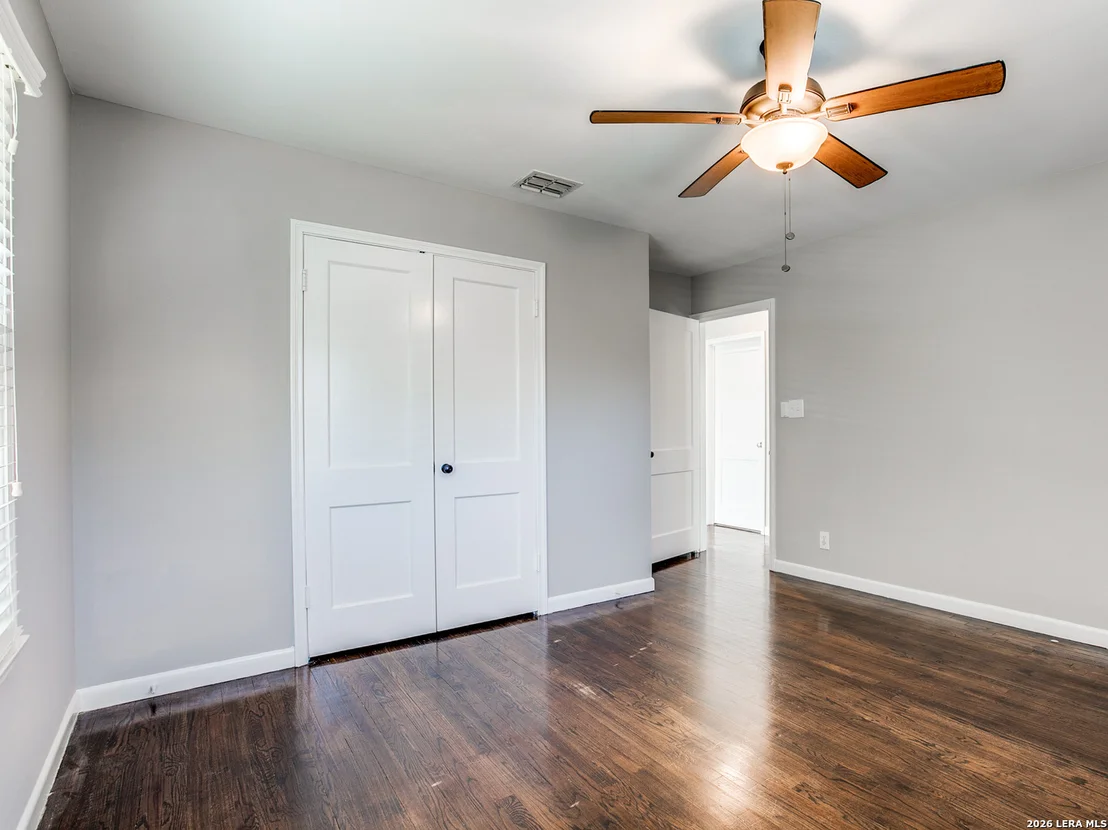 Photo of 411 Devonshire Dr