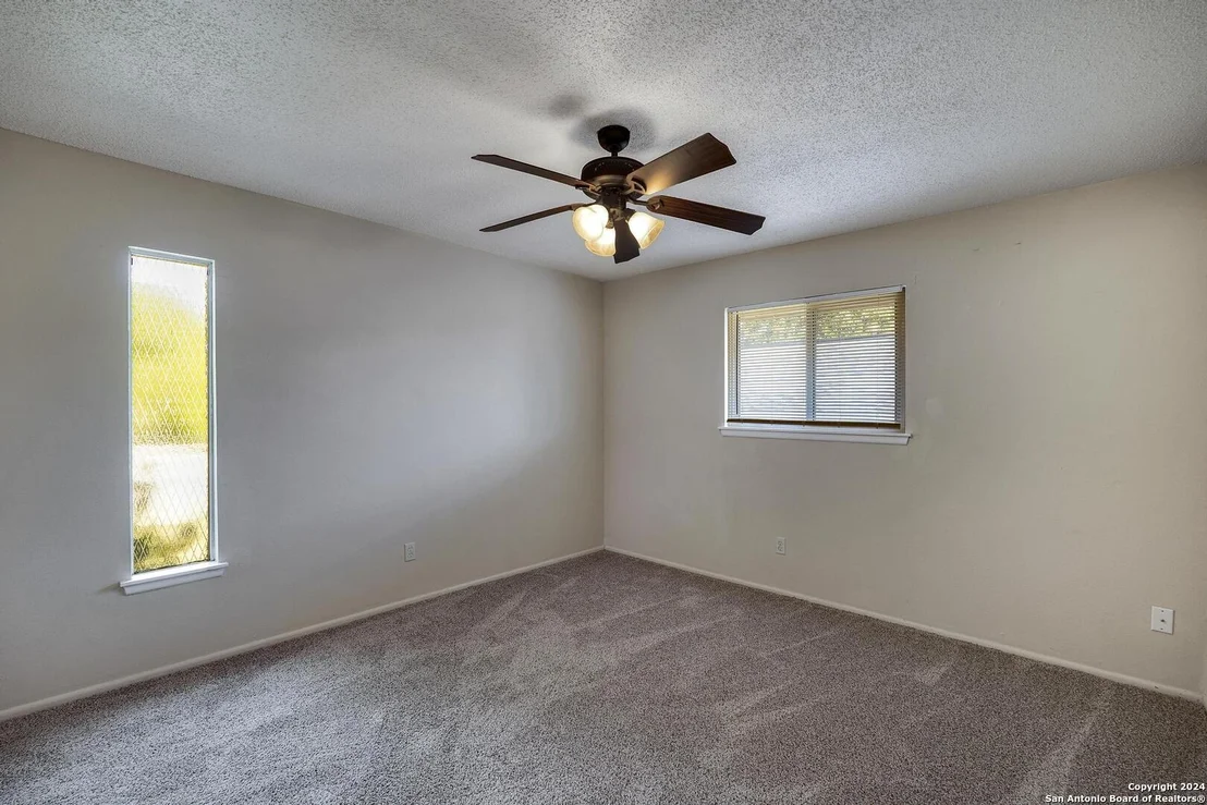 Photo of 5918 BENNINGTON DR