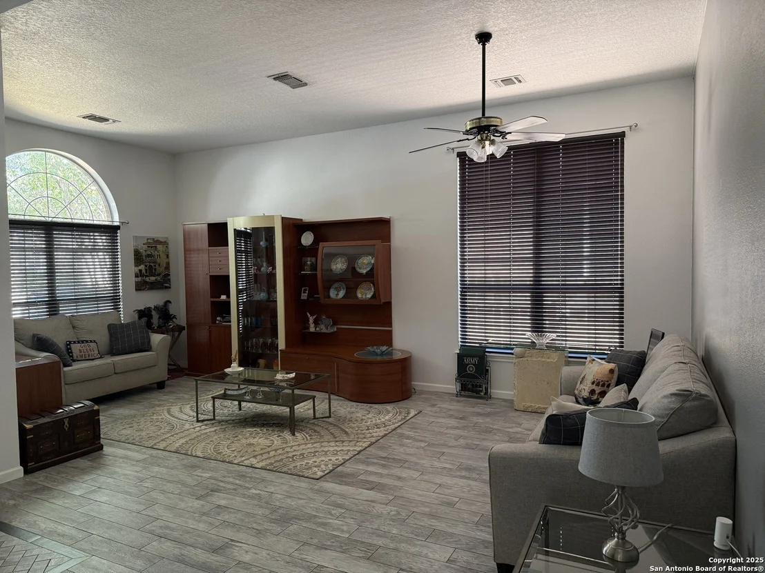 Photo of 2710 Montebello