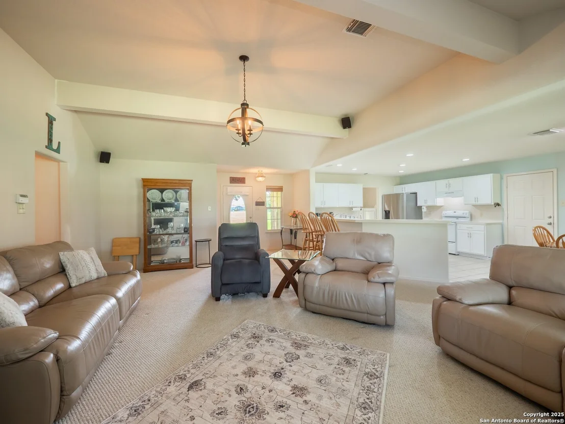 Photo of 658 Lakeview Dr