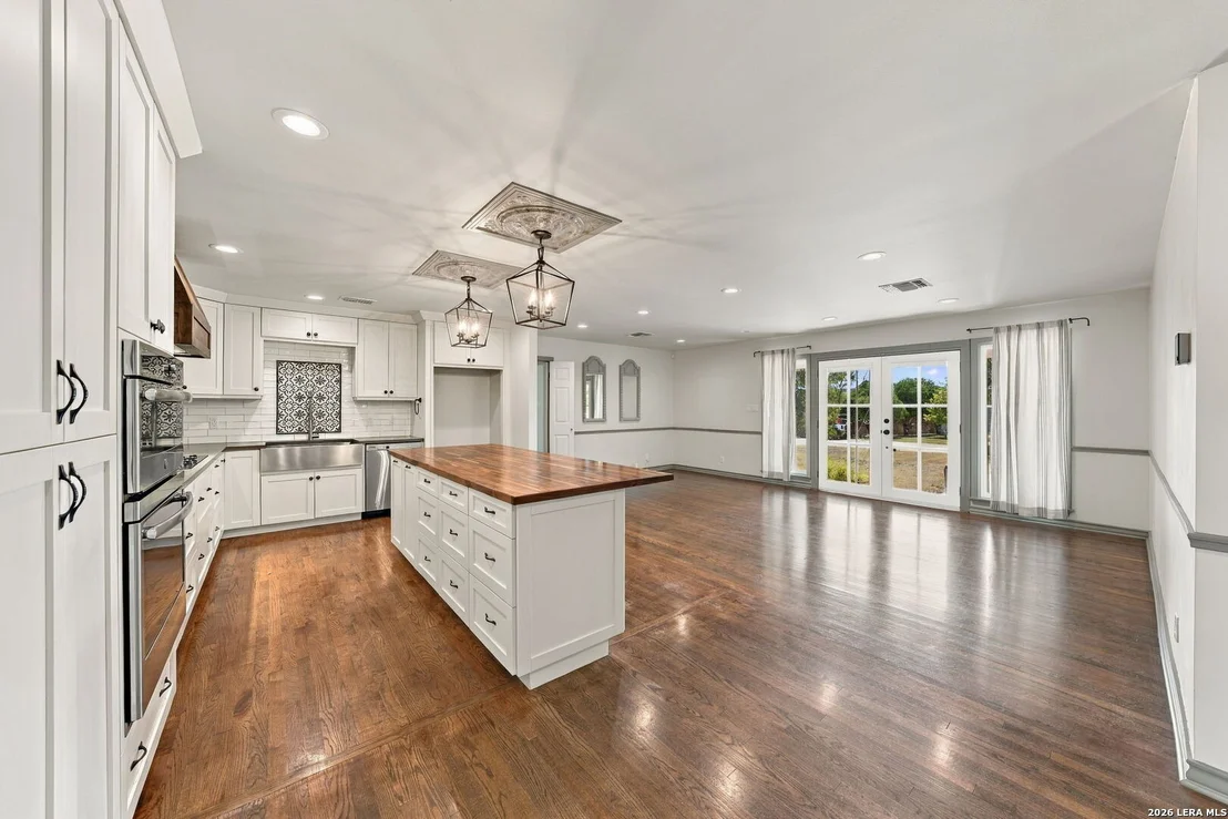 Photo of 1106 W MAIN ST