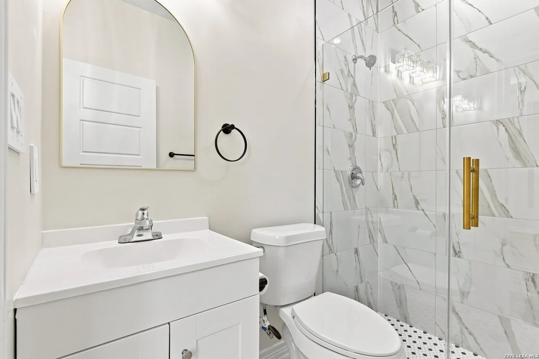 Photo of 1123 VICKERS AVE