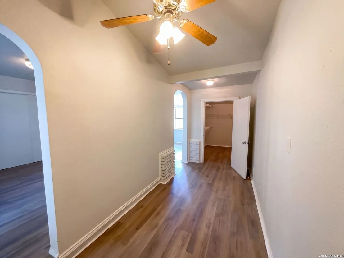 Photo of 222 COLEBROOK DR