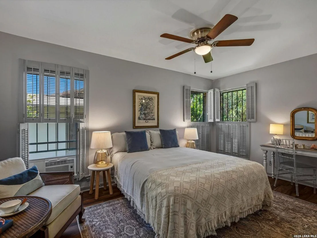 Photo of 1834 Edgehill Drive