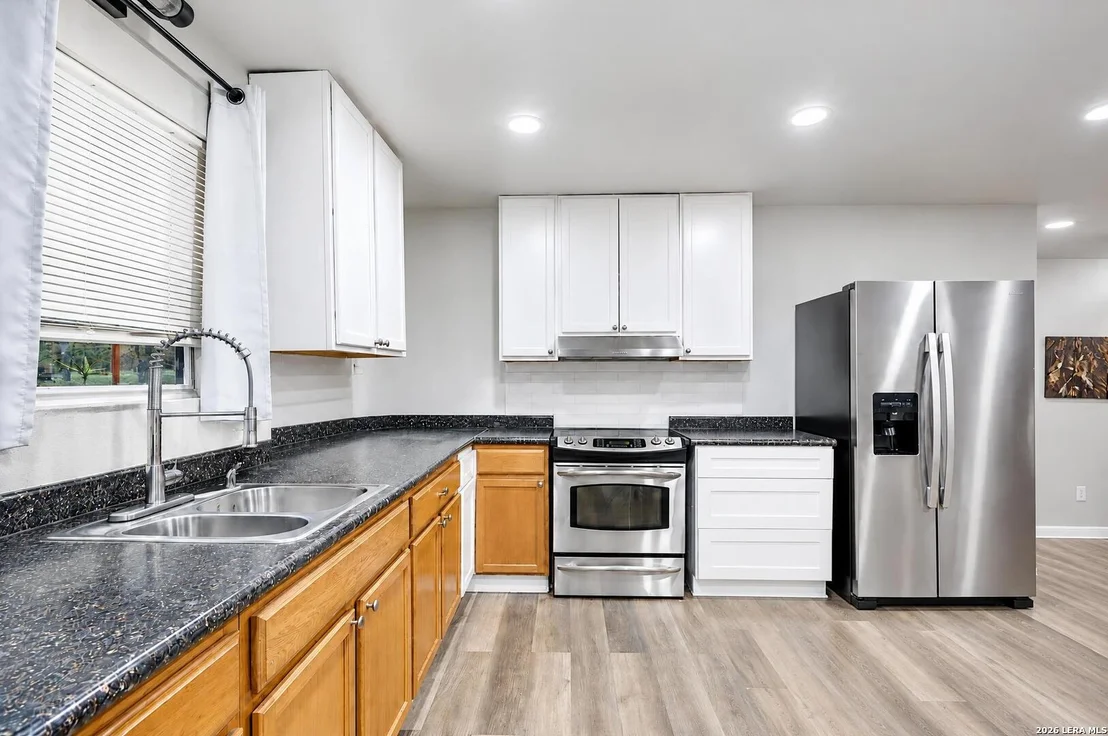 Photo of 1403 MEADOW GLN