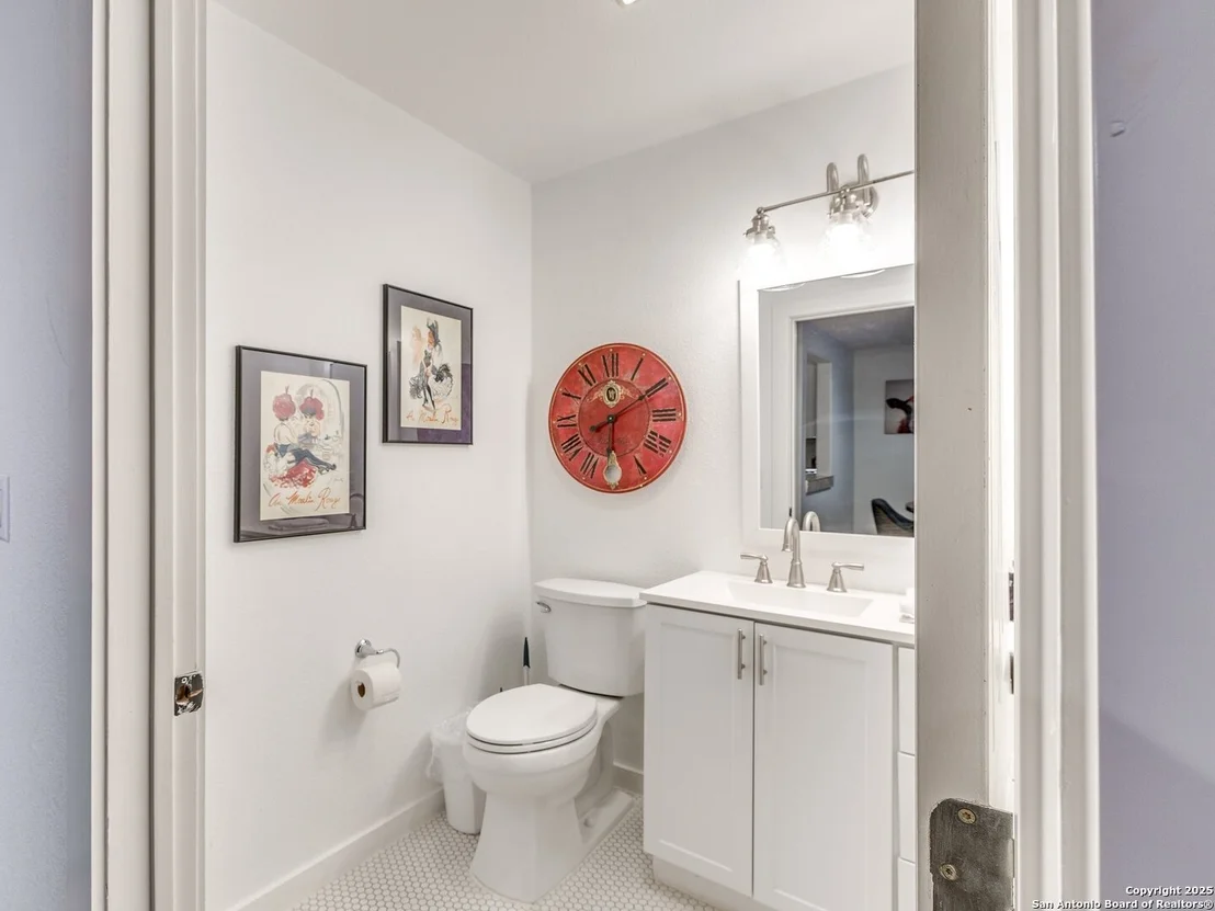 Photo of 337 W Hackberry St