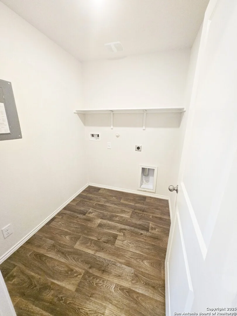 Photo of 437 Middle Green