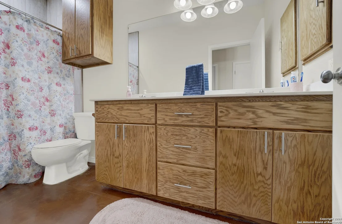 Photo of 330 TWIN OAK