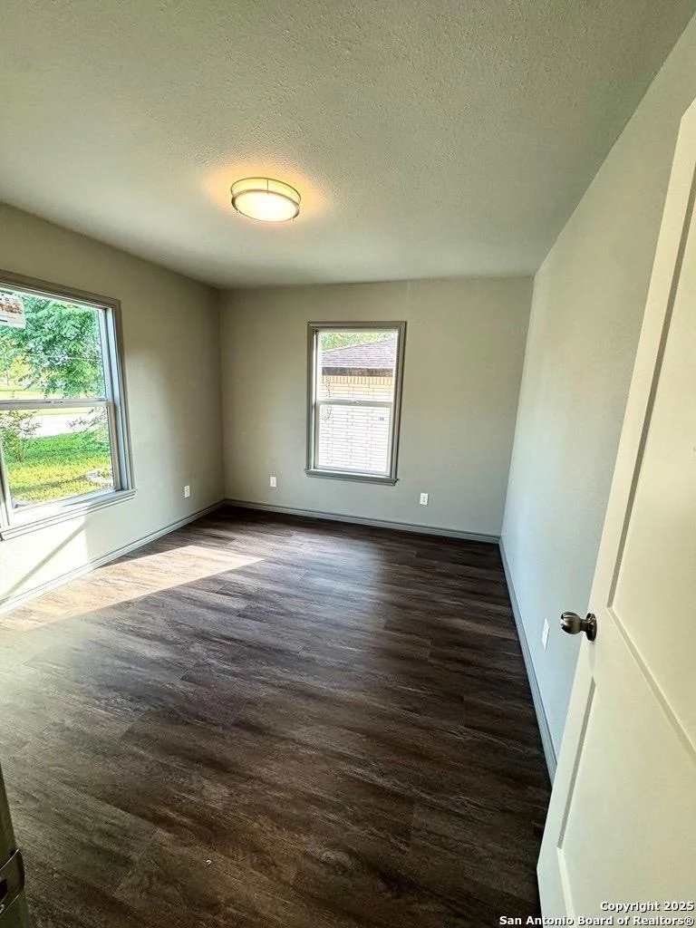 Photo of 806 W Powell