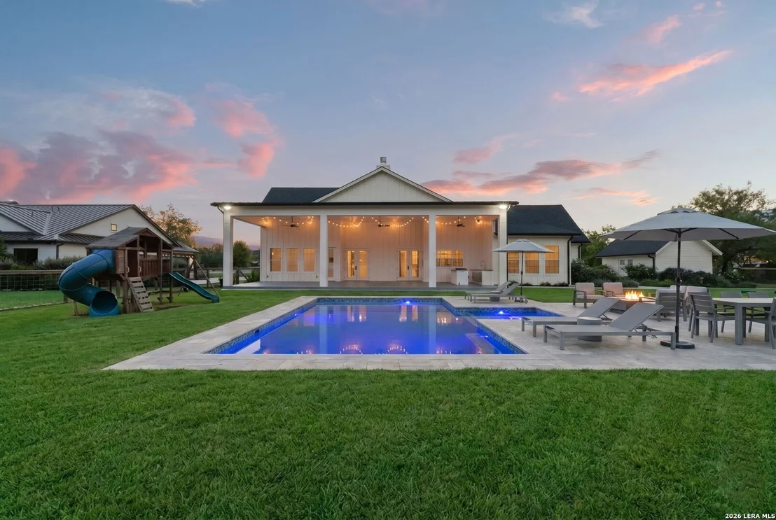 Photo of 807 WADE RD