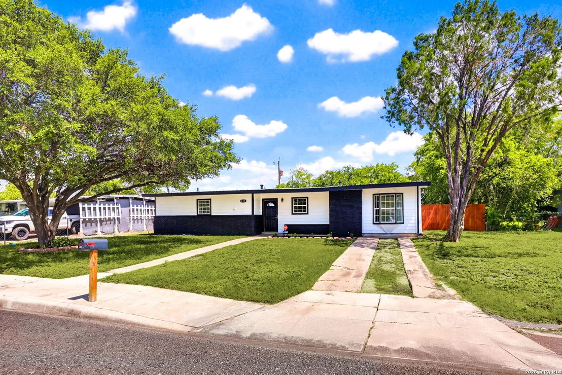 Photo of 130 CHADWICK DR