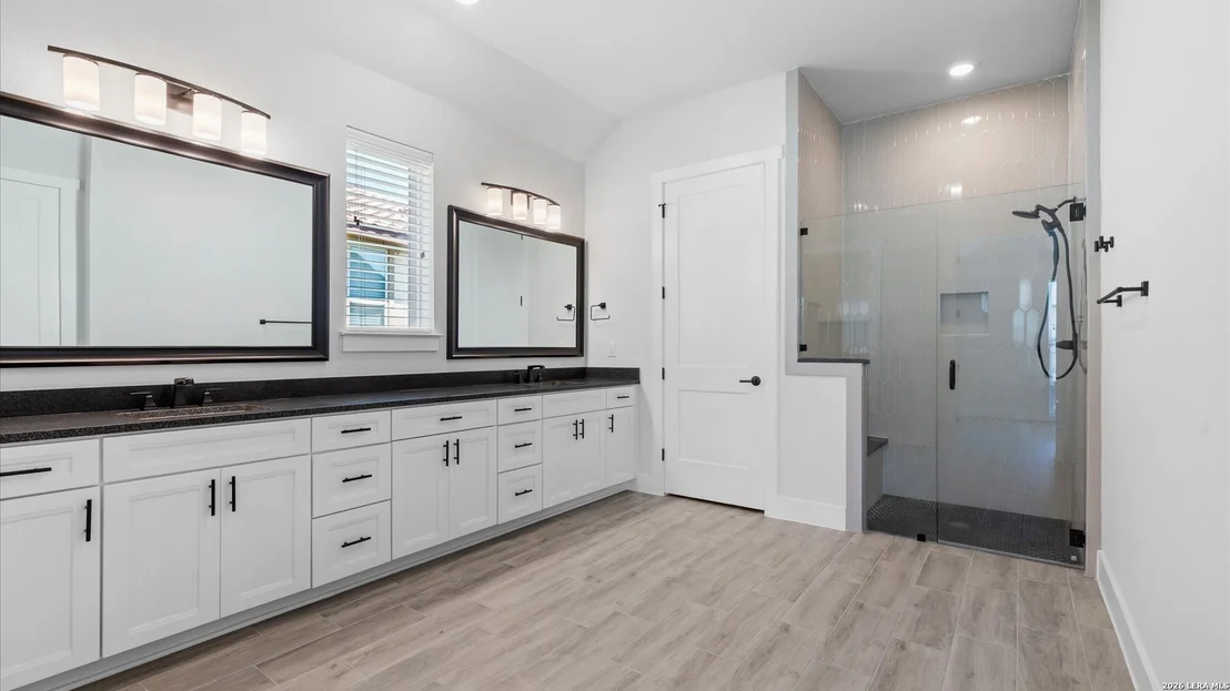 Photo of 1355 Dancing Oak