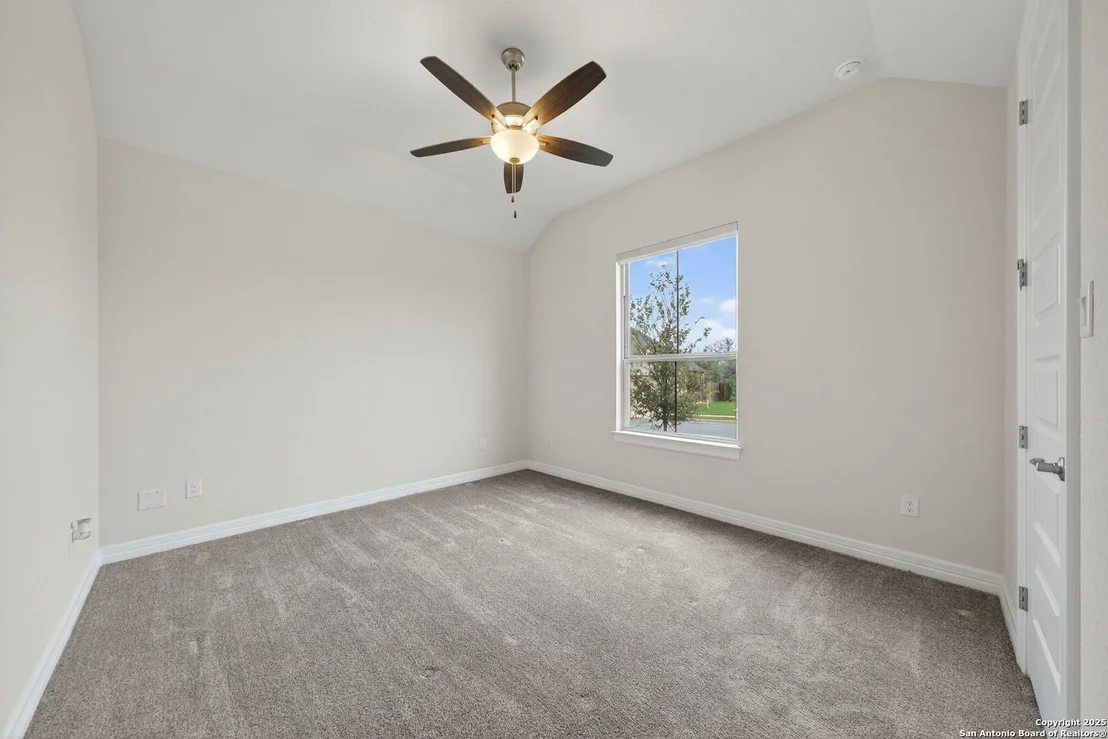 Photo of 123 Low Meadow