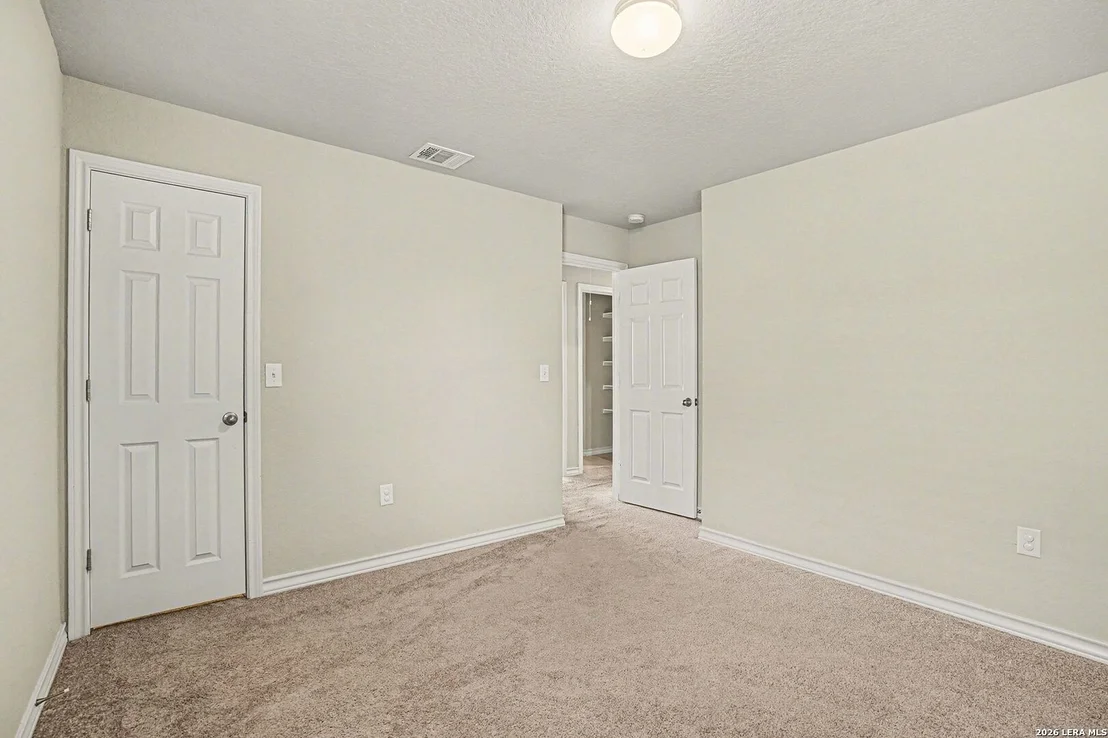 Photo of 8807 White Crown