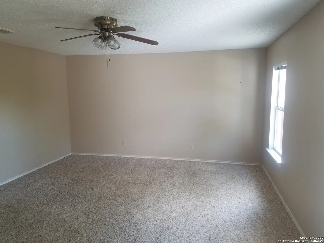 Photo of 261 SAMANTHA DR