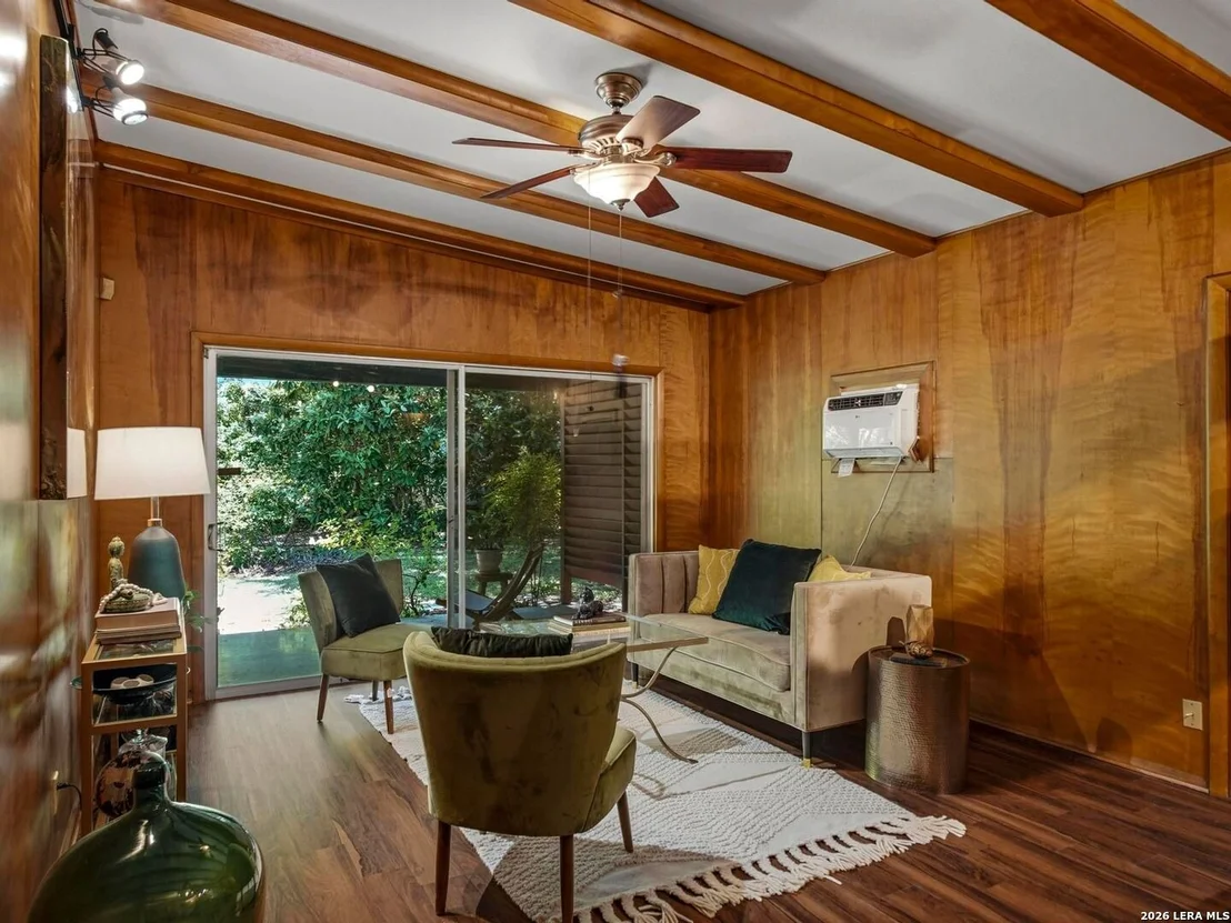 Photo of 1834 Edgehill Drive
