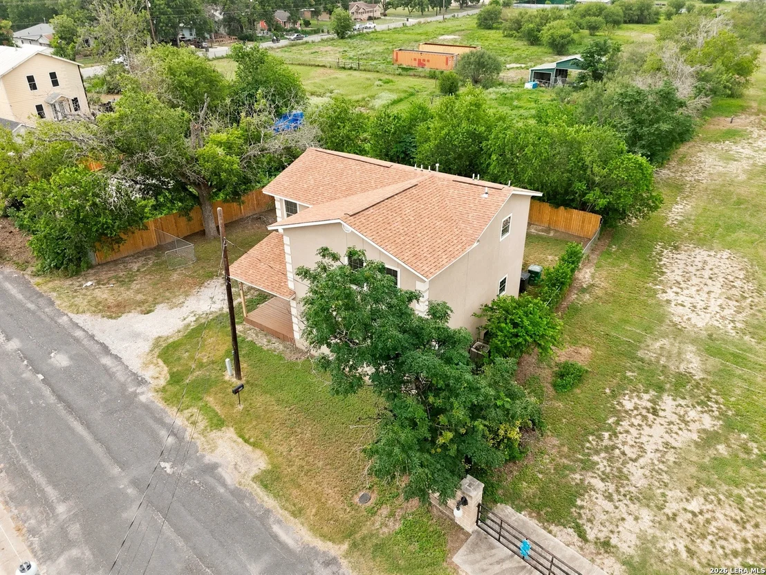 Photo of 438 CRESTHILL RD