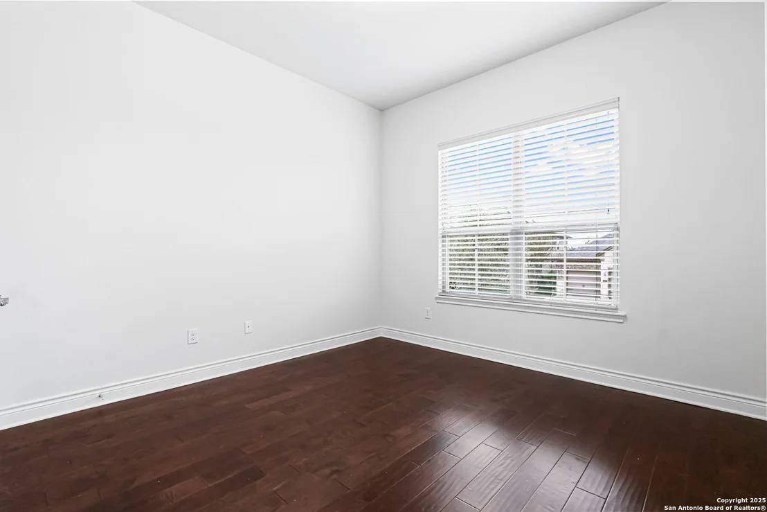 Photo of 427 Evans Oak