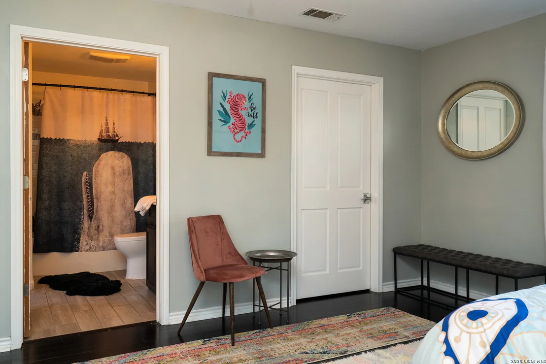 Photo of 810 Oakwood