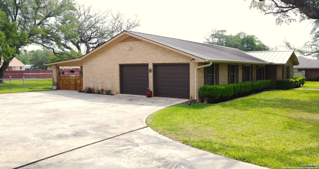 Photo of 1206 Acorn