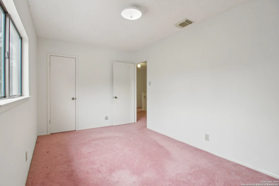 Photo of 7611 Wood Bluff