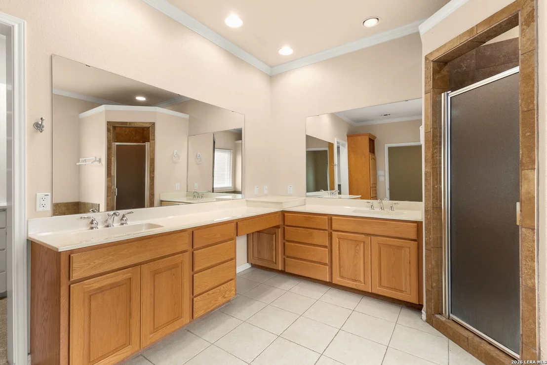 Photo of 809 Saint James