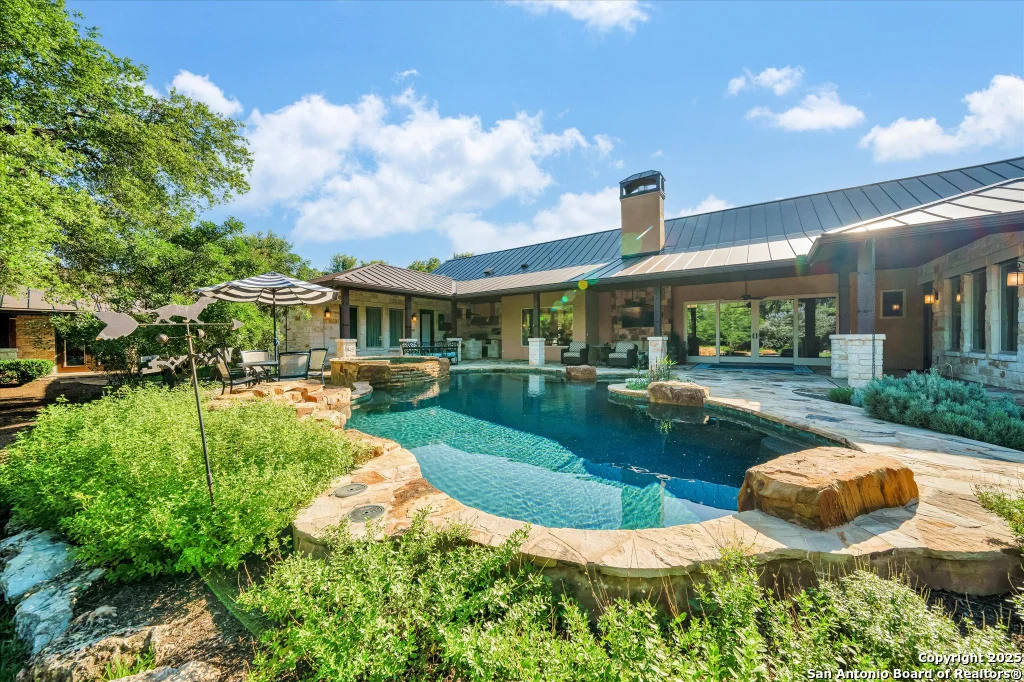 Photo of 955 RIVERFOREST DR