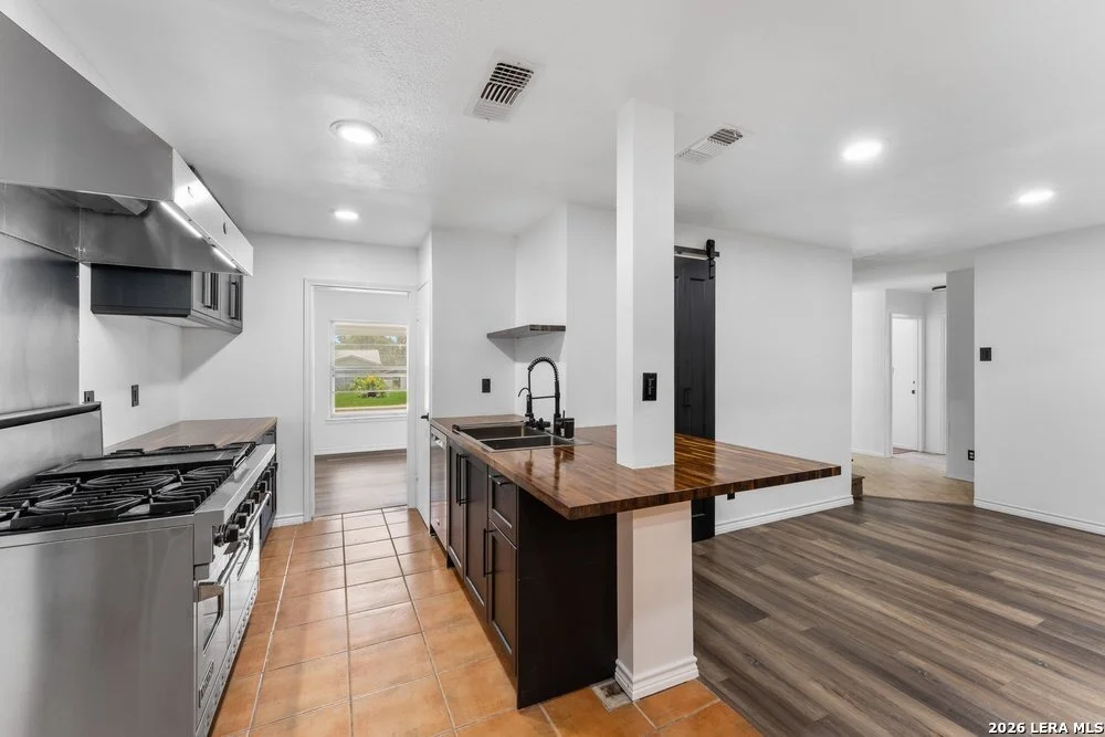 Photo of 3614 Versailles Dr