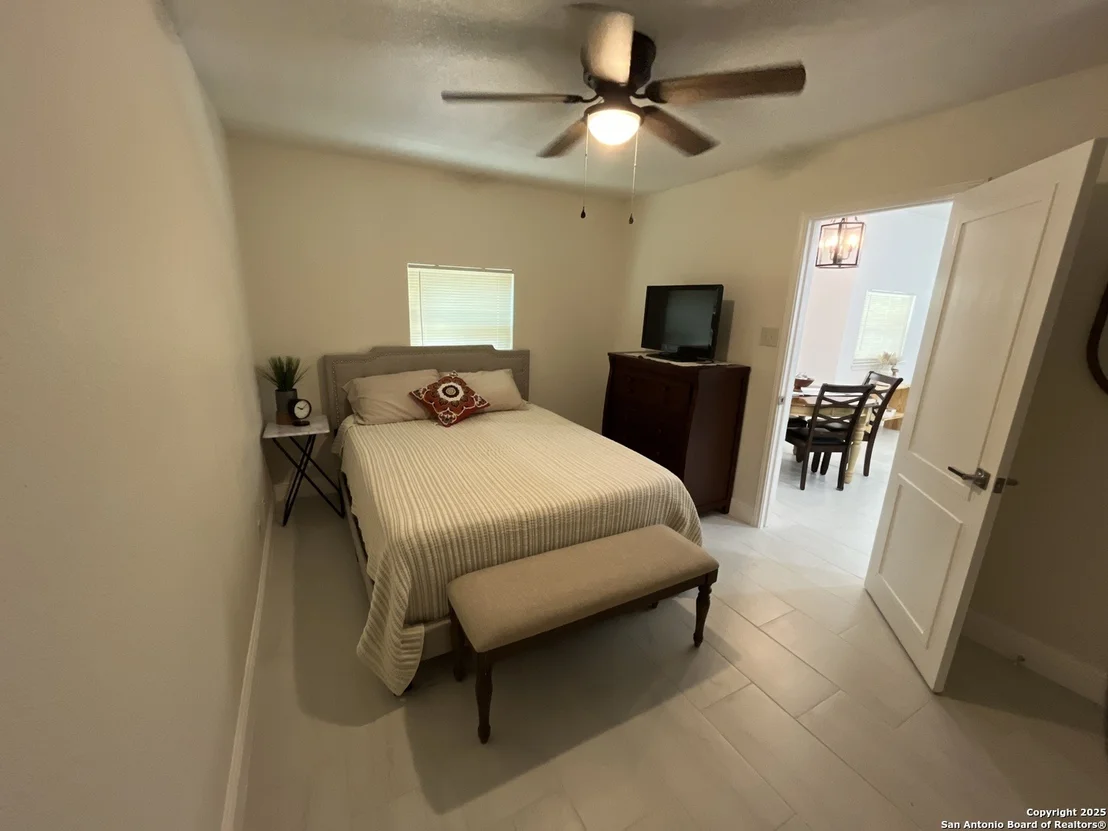 Photo of 7438 Rimhurst