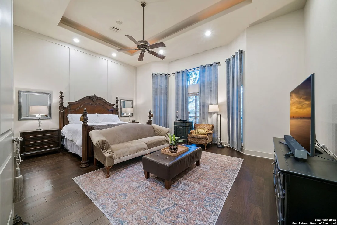 Photo of 8 Benchwood Cir