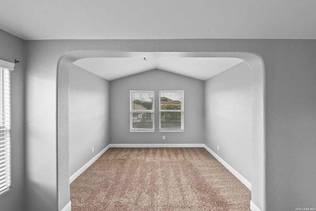 Photo of 2522 Middleground