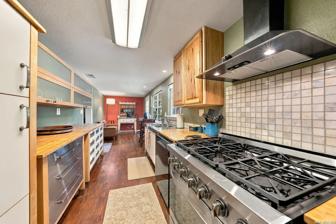 Photo of 318 Rocky River Rd