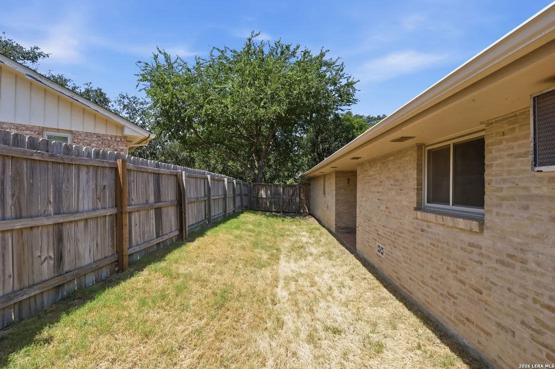 Photo of 102 IRONGATE RD