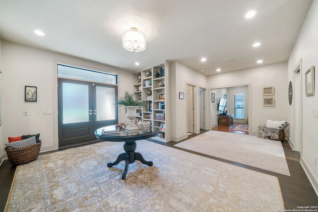 Photo of 8 Benchwood Cir