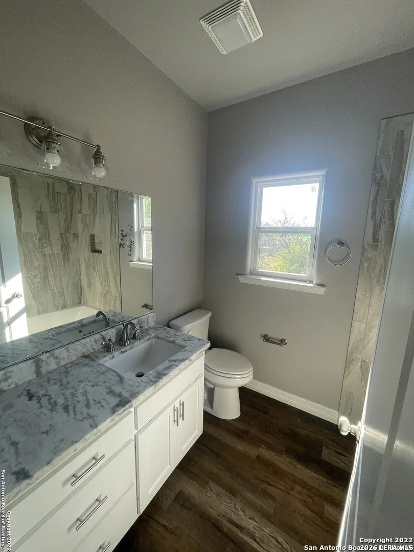 Photo of 107 SUTTON PL