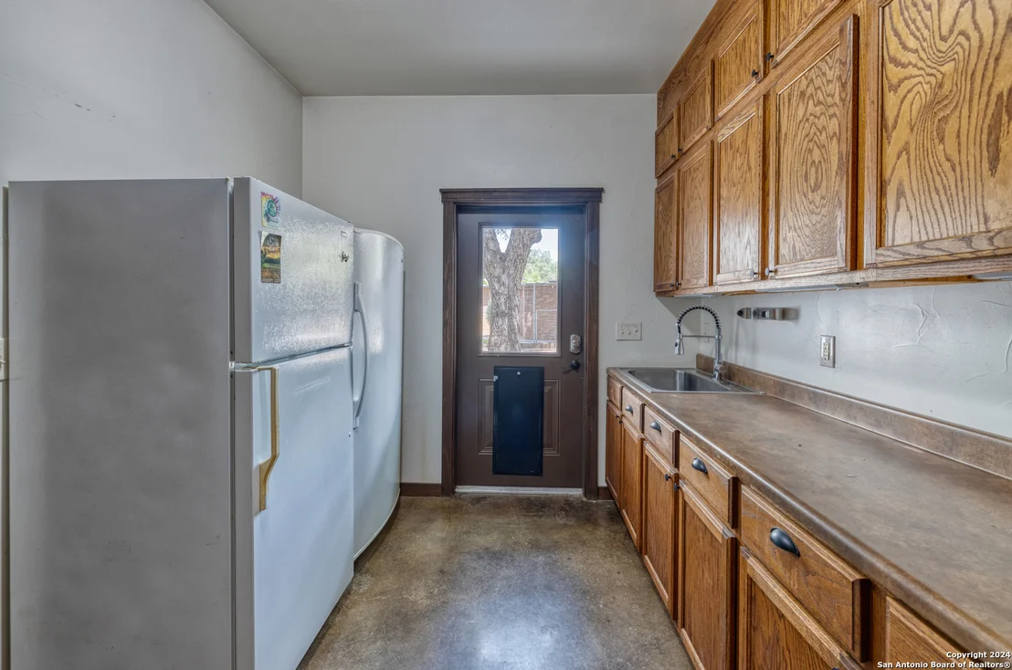Photo of 1242 RIVER RD