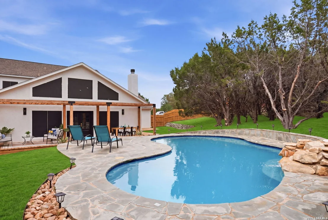 Photo of 150 LAKE VIEW DR