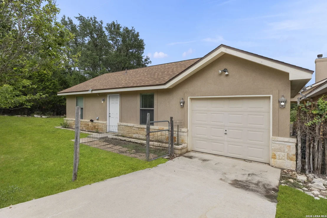 Photo of 128 Comal Oak