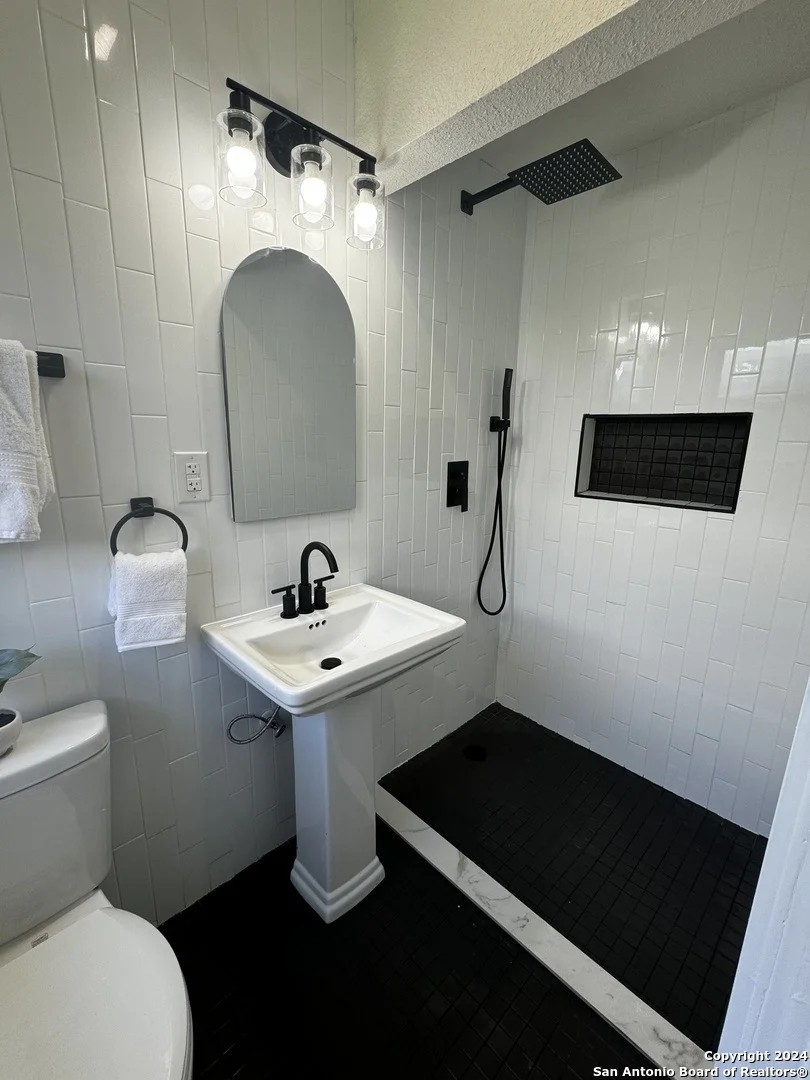 Photo of 115 Antrim Dr