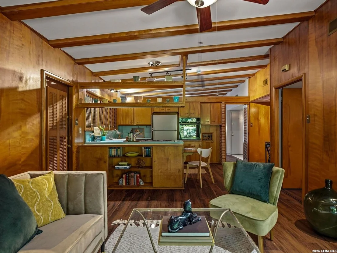 Photo of 1834 Edgehill Drive