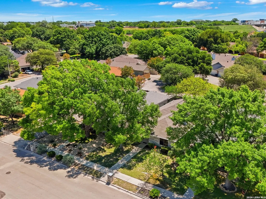 Photo of 526 Riverside Dr