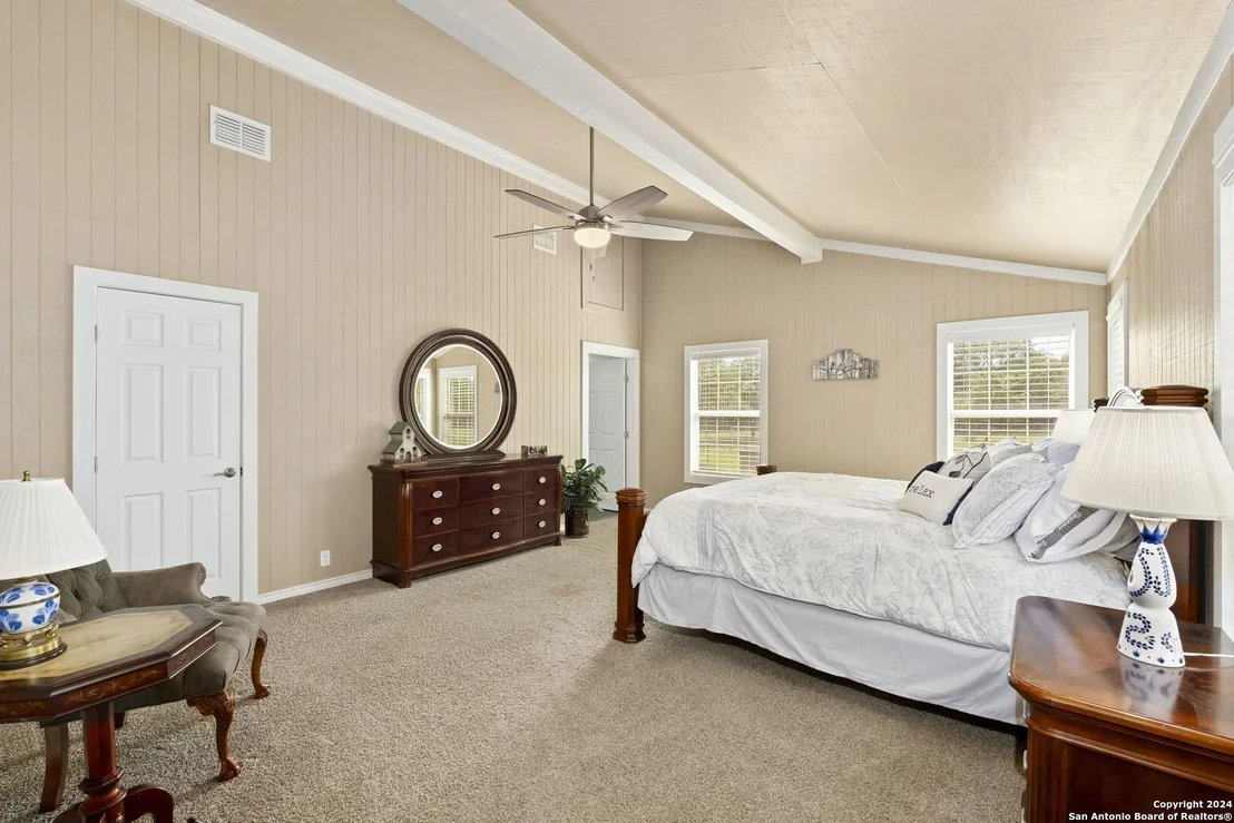 Photo of 592 Oakridge Trail