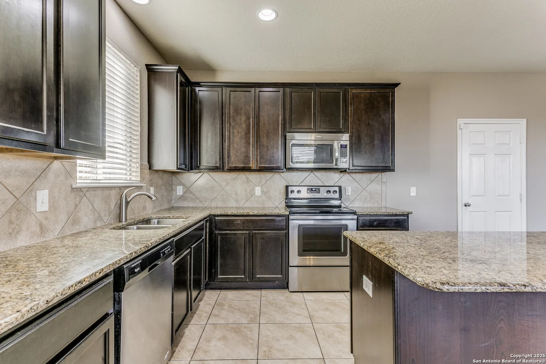 Photo of 24242 INVITATION OAK